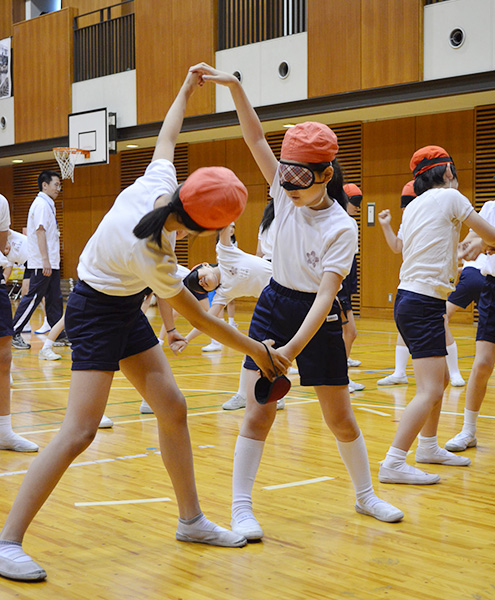 スポ育の体験型授業の様子　提供：日本ブラインドサッカー協会