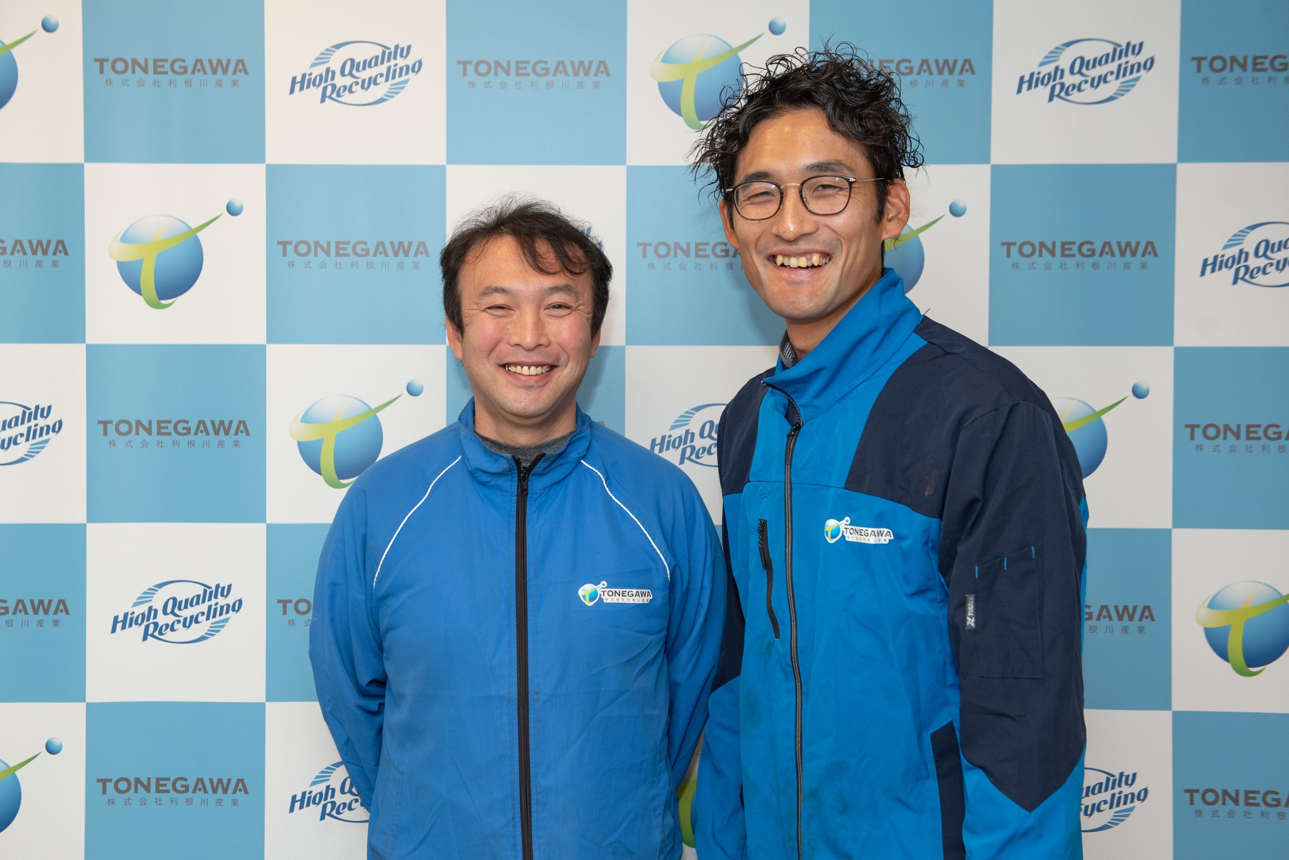 左側に塩屋さん、右側に利根川さんが写っている写真