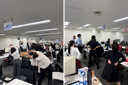 社員が体操をしている2枚の画像