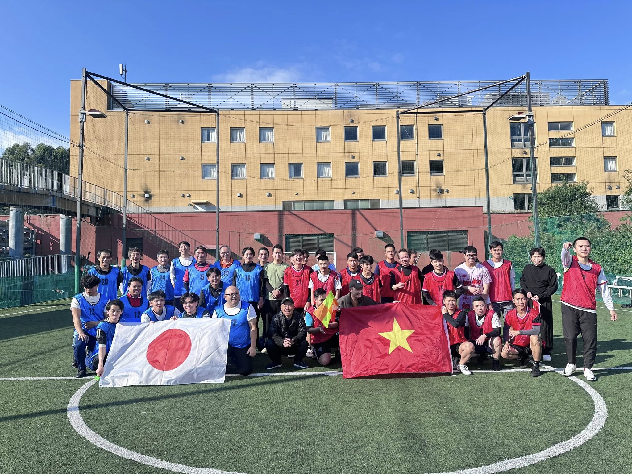 株式会社ケイミックスのフットサル集合写真