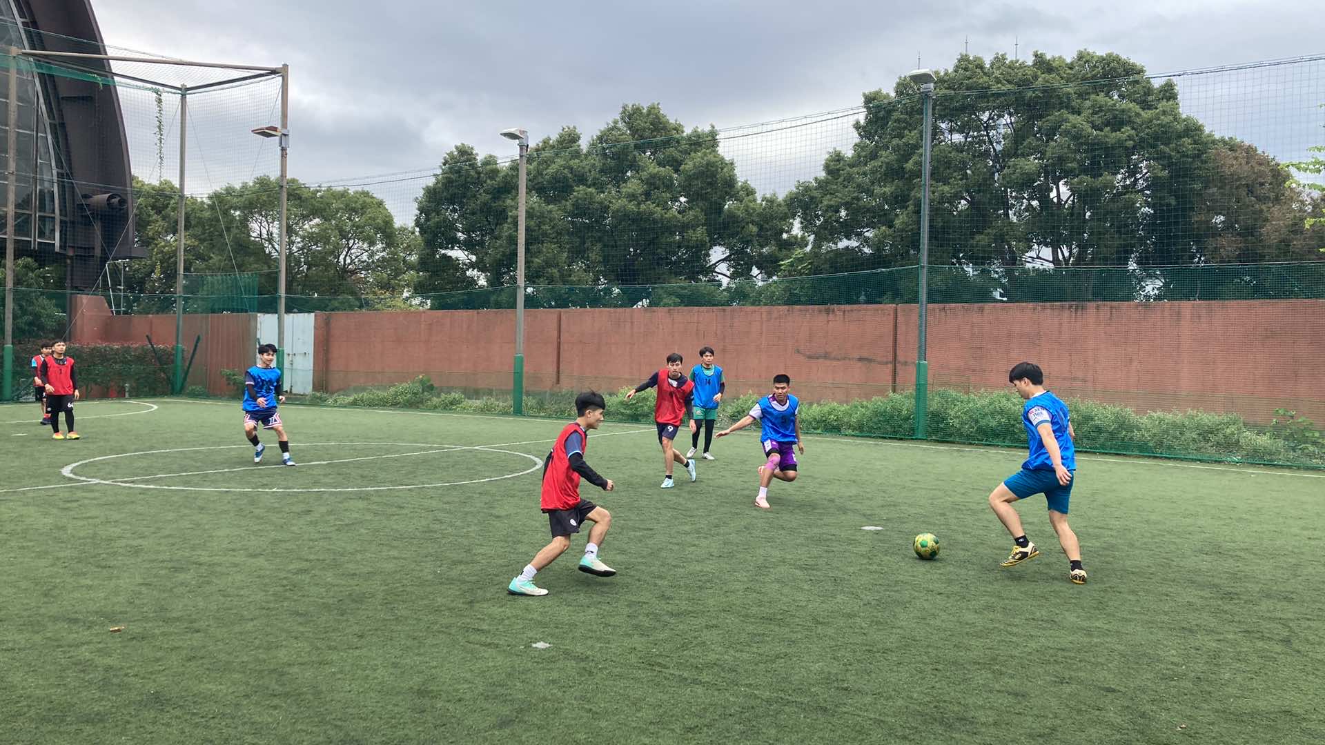 株式会社ケイミックスのフットサル大会風景